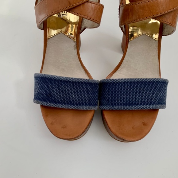 Michael Kors Summer Heels *Buckle Missing - Picture 4 of 16